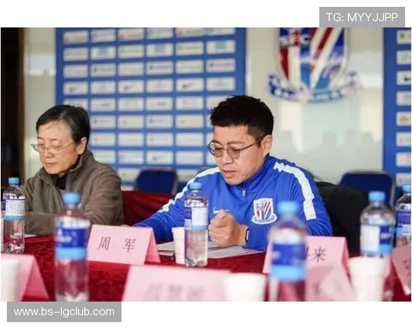 足球采访经典案例深度解析与职业素养提升策略探讨